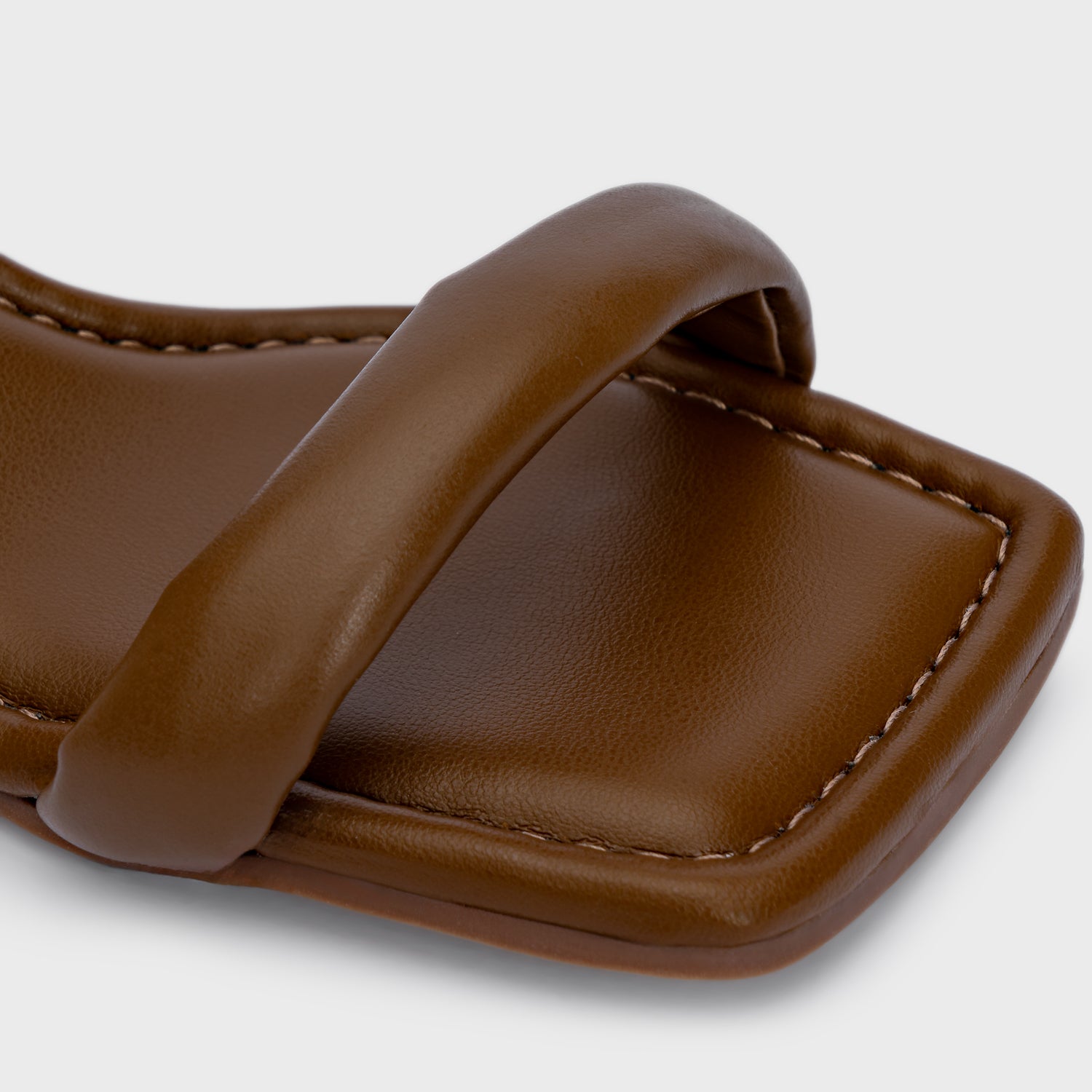 Puffy Strap Wood Heel (Salvator)
